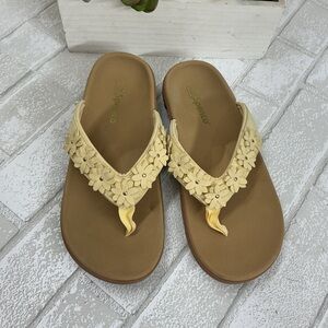 Spenco Women's Floral Yellow Sandals